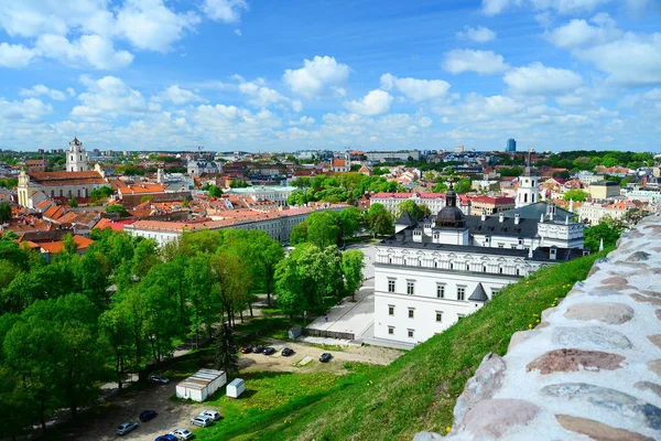 Kilátás Gediminas vártól a régi Vilnius — Stock Fotó