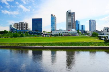 Vilnius şehir manzaralı Neris Nehri kurulu