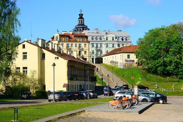 Vilnius stadsutsikt från hills till gammalt och den nya staden — Stockfoto