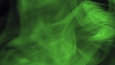 balck arka plan - geçiş veya arka plan için ideal gerçek yeşil duman 