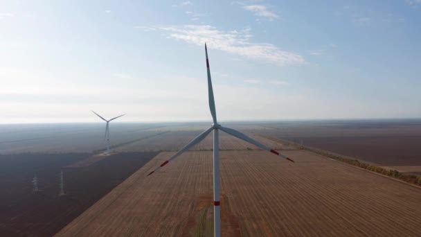 Aydınlık Bir Günde Rüzgar Değirmenleri Yenilenebilir Enerji Video — Stok video