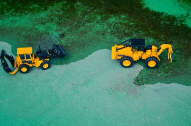 Yeşil bölge inşaat nehrin akıntıya karşı koymak iki Stapler.