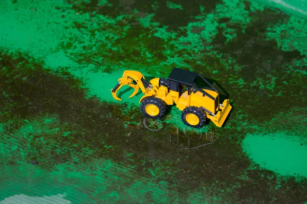 Folklor Han Nehri akıntı yönünde yeşil bölgede henüz tamamlanmamıştır.