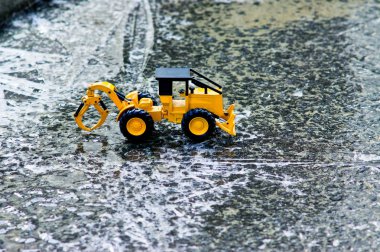 Bir buz levha üzerinde dinlenme bir oyuncak folklor.
