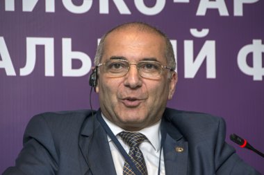 Erivan, Ermenistan - 14 Ekim 2016: Uluslararası Forum Avrasya ortaklık. Katolikos Tosunyan. Rus bankalarının (Arb Derneği Başkanı)