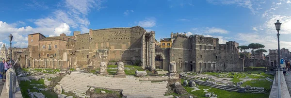 Rome, İtalya - 20 Kasım 2016: Augustus Forumu Panoraması. büyük boy panorama — Stok fotoğraf