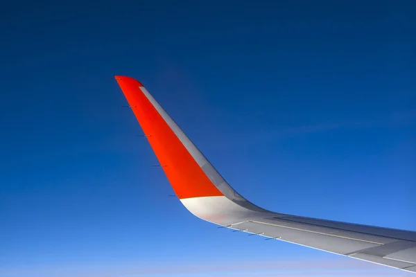 Vista Del Ala Aeronave Reacción Sobre Fondo Azul Del Cielo — Foto de Stock