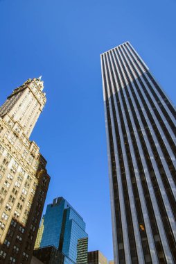 Manhattan gökdelenlerin düşük açılı görünüş