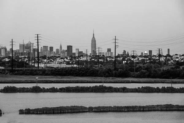 Fekete-fehér NYC panoráma. New York City, Amerikai Egyesült Államok — Stock Fotó