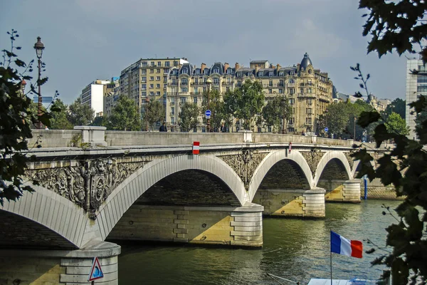 Σκηνή Γέφυρα Πάνω Από Τον Ποταμό Σηκουάνα Στο Παρίσι Γαλλία — Φωτογραφία Αρχείου