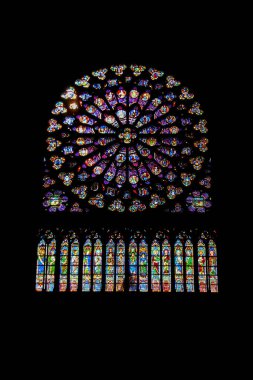 Paris, Fransa - 23 Eylül 2008: vitray gül pencere Katedrali Notre Dame de Paris, Ile de la Cite