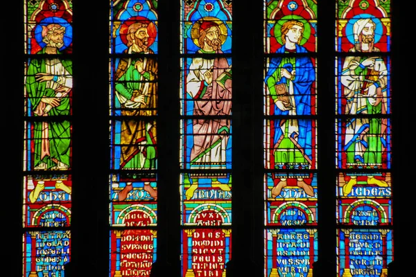 Paris, França - 23 de setembro de 2008: fragmento de vidro manchado Rose window na Catedral de Notre Dame de Paris, Ile de la Cite — Fotografia de Stock