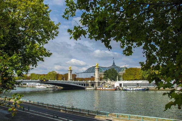 Puente Alexandra Iii Sobre Río Sena Gran Palacio Fondo París — Foto de Stock