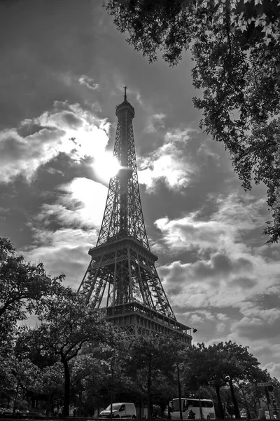 De toren van Eiffel in zwart-wit. Tour Eiffel. Paris, Frankrijk — Stockfoto