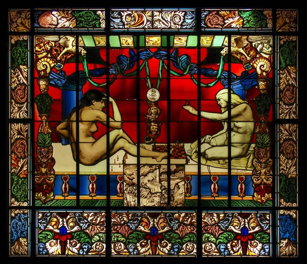 Париж, Франція - 25 вересня 2008: Музей dorsay, вітражі, Vitrail Allegorique, Генріх Coulier, 1895 — стокове фото