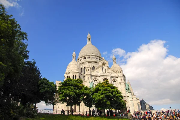 Paris, Frankrike - 25 September, 2008: Sacre Coeur i Montmartre; Basilikan på Sacred Heart i Paris; Basilique du Sacr-Coeur de Montmartre — Stockfoto