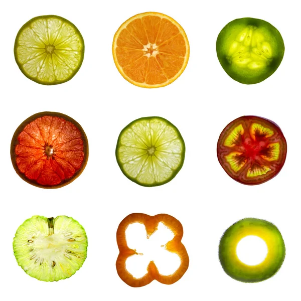 Quadratische Collage aus 9 Zitrusfrüchten Schnitten und Gemüse vor hellem Licht isoliert auf weißem Hintergrund. Zitrone, Grapefruit, Orange, Gurke, Tomate, Paprika, Avocado, Pomum adami und Limette — Stockfoto