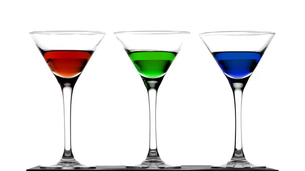 Három elegáns koktél pohár, fehér alapon piros, a zöld és a kék likőr — Stock Fotó