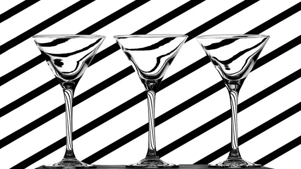 Három elegáns üres koktél szemüveg absztrakt csíkos háttér, fekete-fehér ferde vonalakkal — Stock Fotó