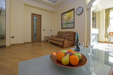 Erivan, Ermenistan - 17 Nisan 2017: Modern daire salon. Şık modern iç tasarımlı lüks daire