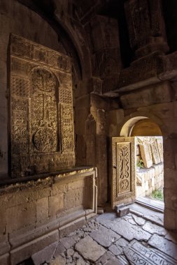 giriş, Ermenistan Karapet (St John the Baptist) Kilisesi, Noravank Manastırı taşlarla çapraz-(khachkars), 13. yüzyıl, en Dzor, Ermenistan
