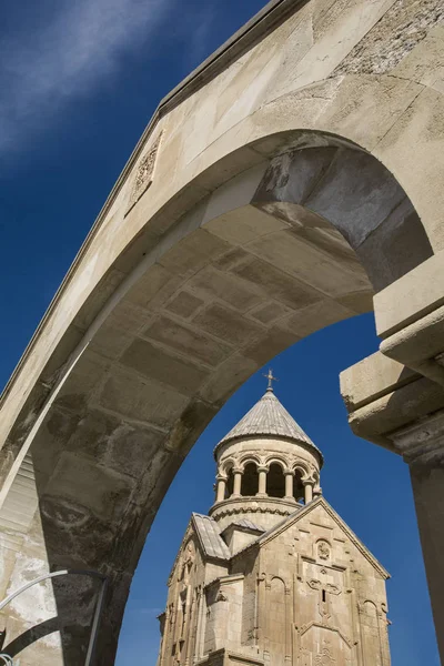 Surb Astvatsatsin Church (Holy Mother of God) of Noravank Monastery is seen under entrance arch, 13th-century, Vayots Dzor, Armenia — Stock Photo, Image