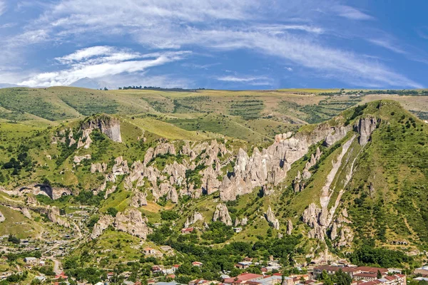 Goris with mysterious rocks of Medieval Goris Cave Dwellings over it, Syunik Province, Armenia — Stock Photo, Image