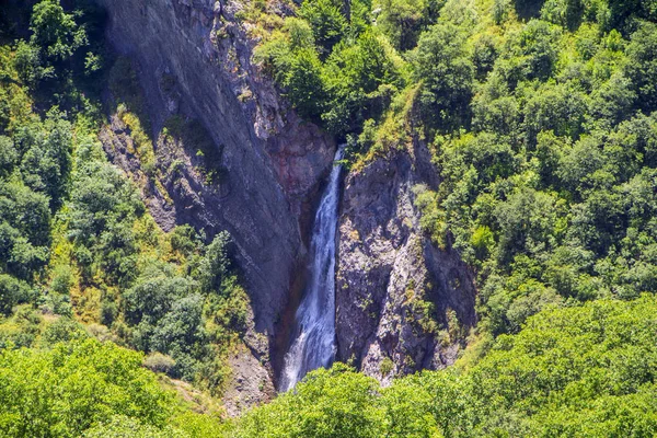 Bruids sluier waterval in Vorotan river canyon, Armenië — Stockfoto
