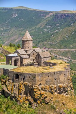 Ortaçağ Tatev manastır, Ermenistan, IX yüzyılda, büyük bina hakkında kilise st. Poghos ve Petros var. Manastır kaydedelim river canyon biri