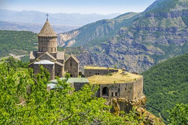 Ortaçağ Tatev manastır, Ermenistan, IX yüzyılda, büyük bina hakkında kilise st. Poghos ve Petros var. Manastır kaydedelim river canyon biri