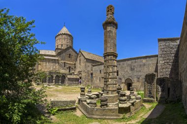 Deprem Gavazan bilinen Tatev manastır, 9 yüzyıl, Ermenistan ayağı Dengeleme. Küçük dünya titreme ve böylece hakkında olası deprem erken uyarı sinyallerini veren uyarının amacı etmektir