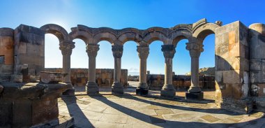 Zvartnots tapınağın benzersiz taş kalıntıları Panoraması 640th yıl. Reklam, Ararat dağı arka plan, Ermenistan üzerinde. Antik Mimarlık
