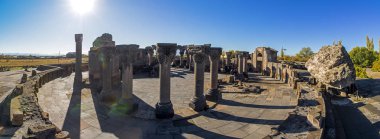 Erivan, Ermenistan - 02 Kasım 2017: panorama Zvartnots tapınağın benzersiz taş ören 640th yıl. Reklam. Antik Mimarlık. 