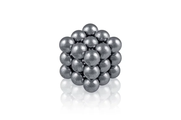 Kubus op basis van magnetische grijze ballen geïsoleerd op wit — Stockfoto