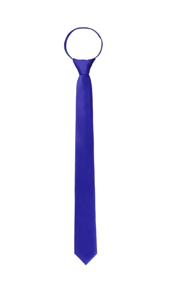 Стильный узкий связанный фиолетовый галстук изолирован на белом фоне — стоковое фото