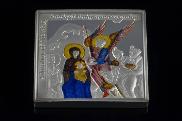 Yerevan, Armênia - 14 de novembro de 2017: moeda de prata comemorativa emitida sob o programa numismático internacional Gospel Scenes in Armenian Miniatures em 2010. Em armênio escrito: Adoração dos Magos — Fotografia de Stock