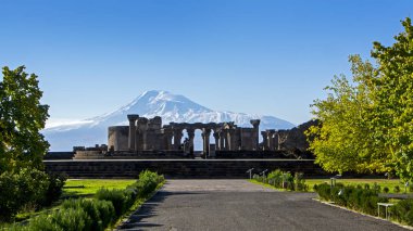 benzersiz taş Zvartnots tapınağın kalıntıları 640th yıl. Reklam, Ararat dağı arka plan, Ermenistan üzerinde. Antik Mimarlık