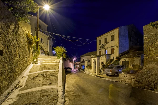 在希腊的科孚岛 古老的地中海村落 Karousades 街道狭窄 古色古香的房屋 长时间曝光 — 图库照片