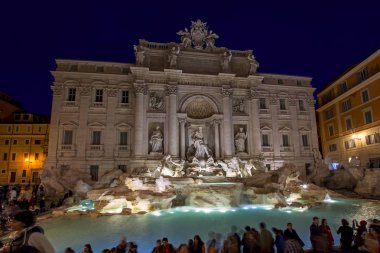 Roma. İtalya - 18 Kasım, 2016: Roma Trevi Çeşmesi Fontana di Trevi geceleri. Roma'nın en ünlü çeşme Trevi's. Mimari ve Roma'nın Simgesel Yapı.