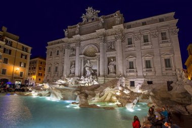 Roma. İtalya - 18 Kasım, 2016: Roma Trevi Çeşmesi Fontana di Trevi geceleri. Roma'nın en ünlü çeşme Trevi's. Mimari ve Roma'nın Simgesel Yapı.