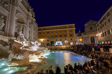 Roma. İtalya - 18 Kasım, 2016: Roma Trevi Çeşmesi Fontana di Trevi geceleri. Roma'nın en ünlü çeşme Trevi's. Mimari ve Roma'nın Simgesel Yapı.