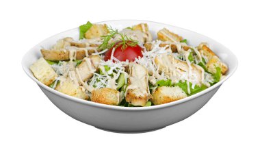 Beyaz tabak beyaz bir arka plan üzerinde izole içinde tavuk salatası