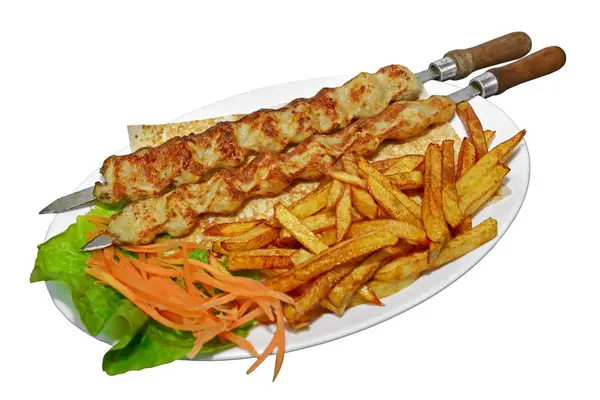 Kip Kebab Spiesjes Met Wortel Frietjes Blad Van Sla Ovale — Stockfoto