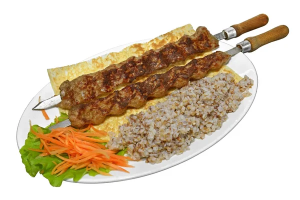 Rundvlees Kebab Spiesjes Met Wortel Boekweit Blad Van Sla Ovale — Stockfoto