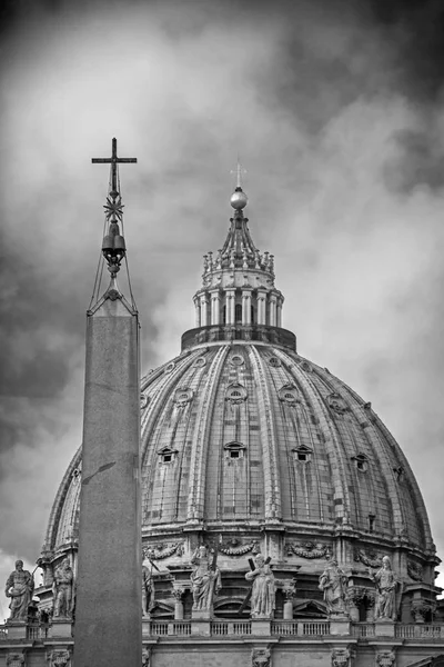 Cupola Della Basilica San Pietro Basilica San Pietro Con Obelisco — Foto Stock