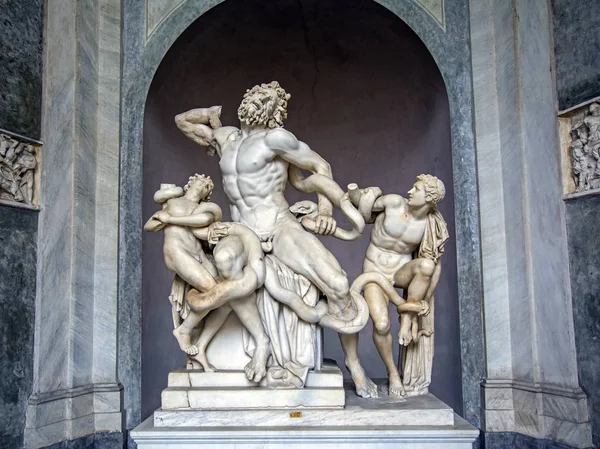 拉奥孔雕塑 拉奥孔集团 在梵蒂冈博物馆 特洛伊祭司拉奥孔和他的两个儿子失去了与两个海蛇的死亡战斗 梵蒂冈 意大利 — 图库照片