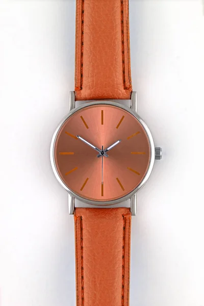 Förkromat Metall Armbandsur Med Orange Urtavla Och Läder Sydd Mudd — Stockfoto