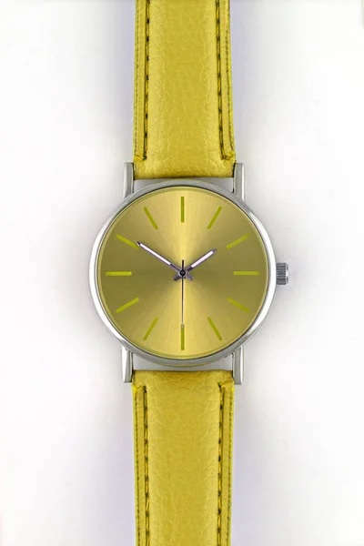 Relógio Pulso Metal Cromado Com Mostrador Amarelo Couro Costurado Pulseira — Fotografia de Stock