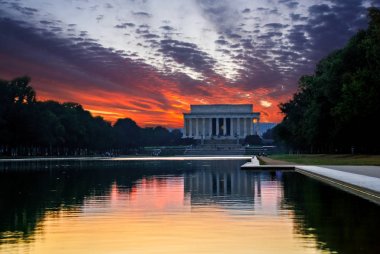 Abraham Lincoln Memorial yansıma havuzu ABD Washington Dc Usa. Güzel gün batımı