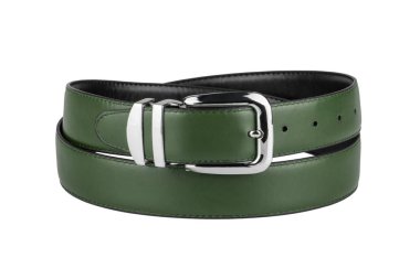 Beyaz arka plan üzerinde izole parlak krom metal toka ile moda erkekler yeşil deri emniyet kemerlerinizi bağlayın